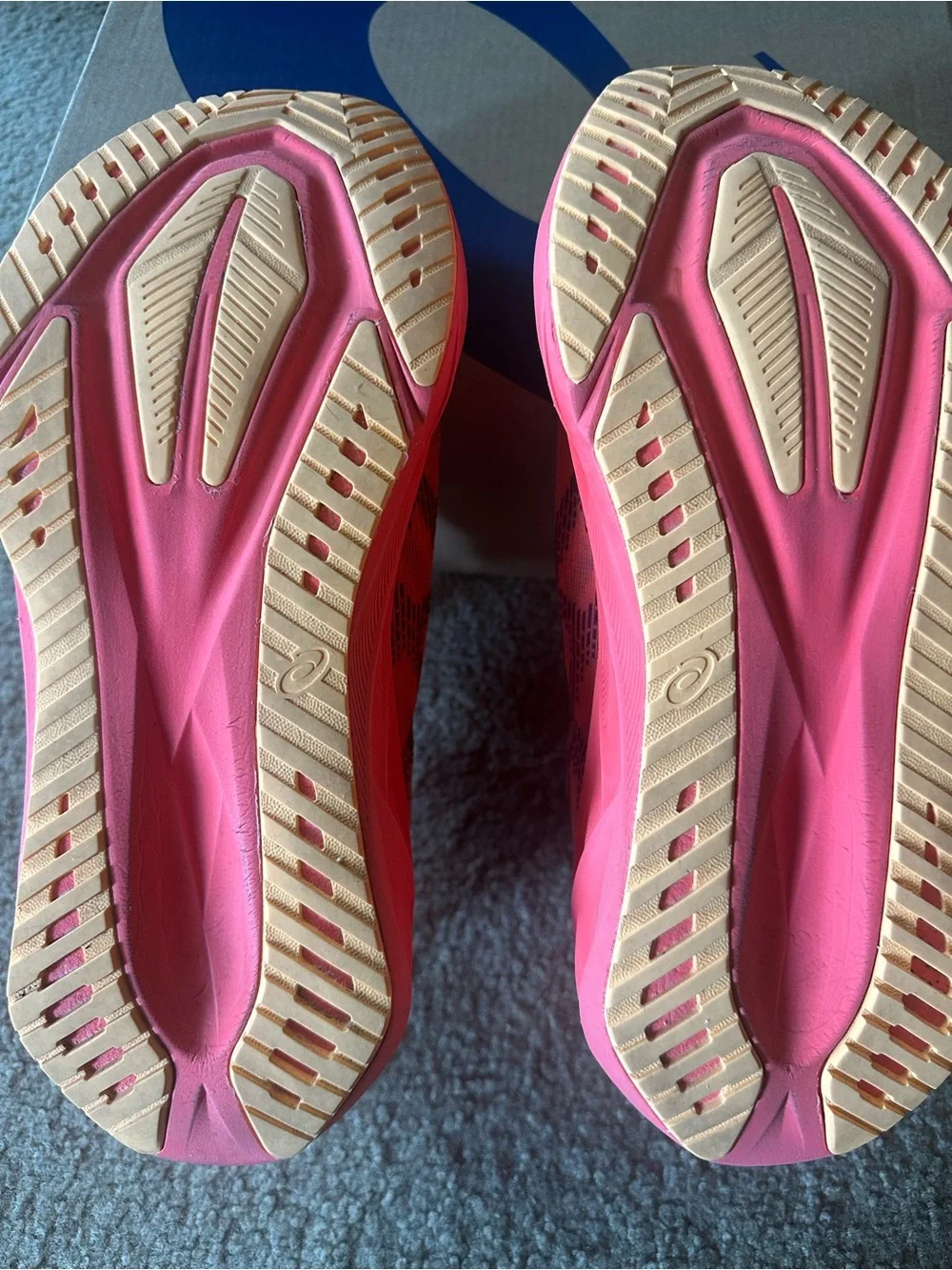 ASICS Novablast 5 - Picture 4 of 5